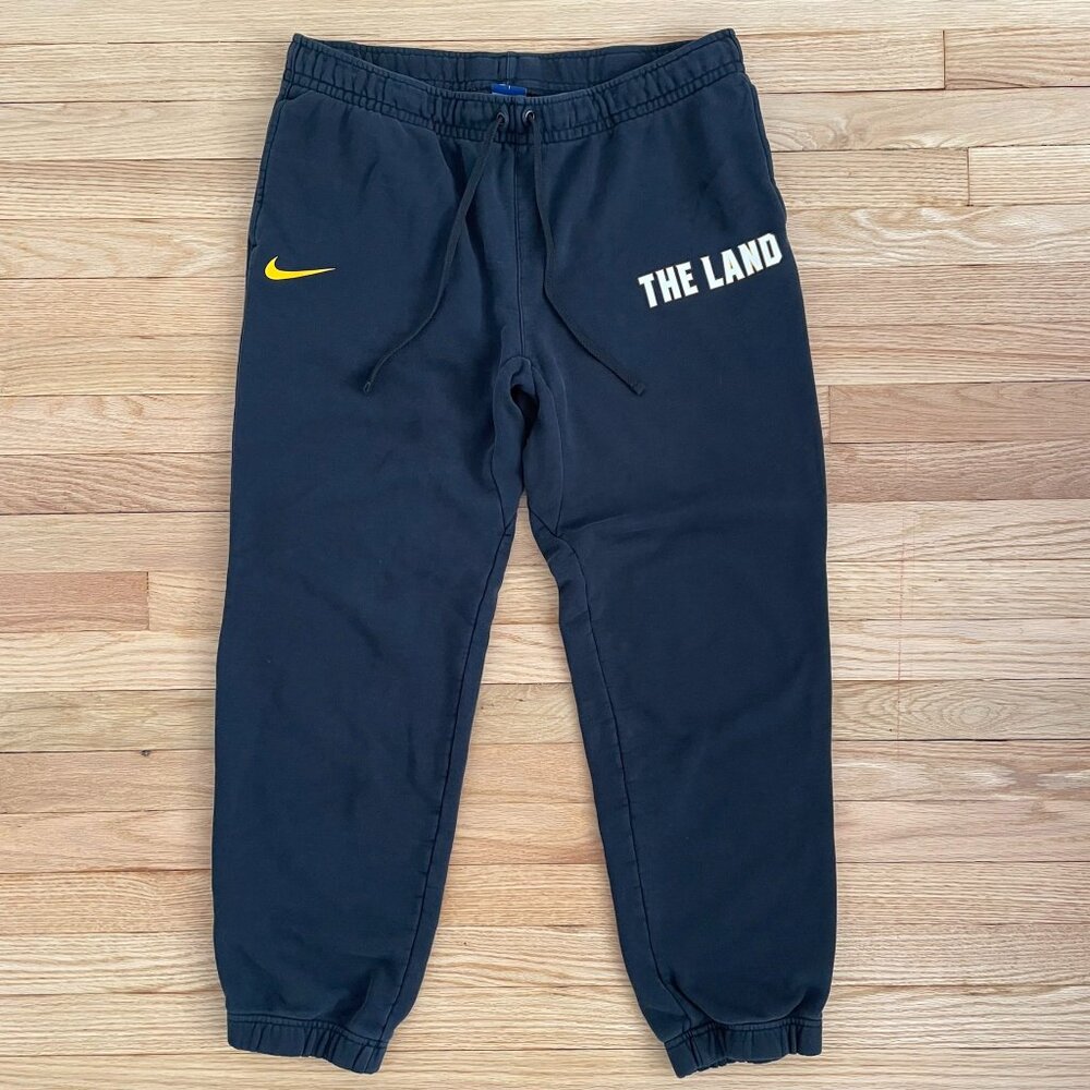 Nike Men's 'The Land' XL Black Jogger Sweatpants Cleveland Cavaliers NBA AH6524